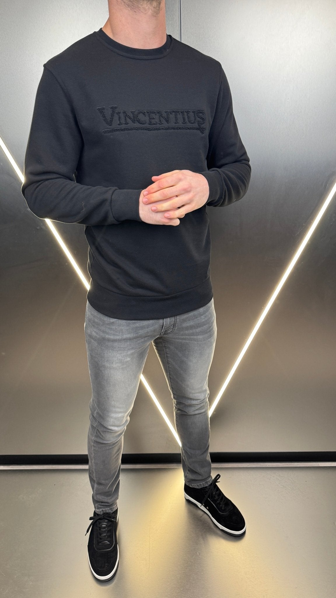 Luxury Boucle Logo Crew Neck Jumper - Black - Vincentius