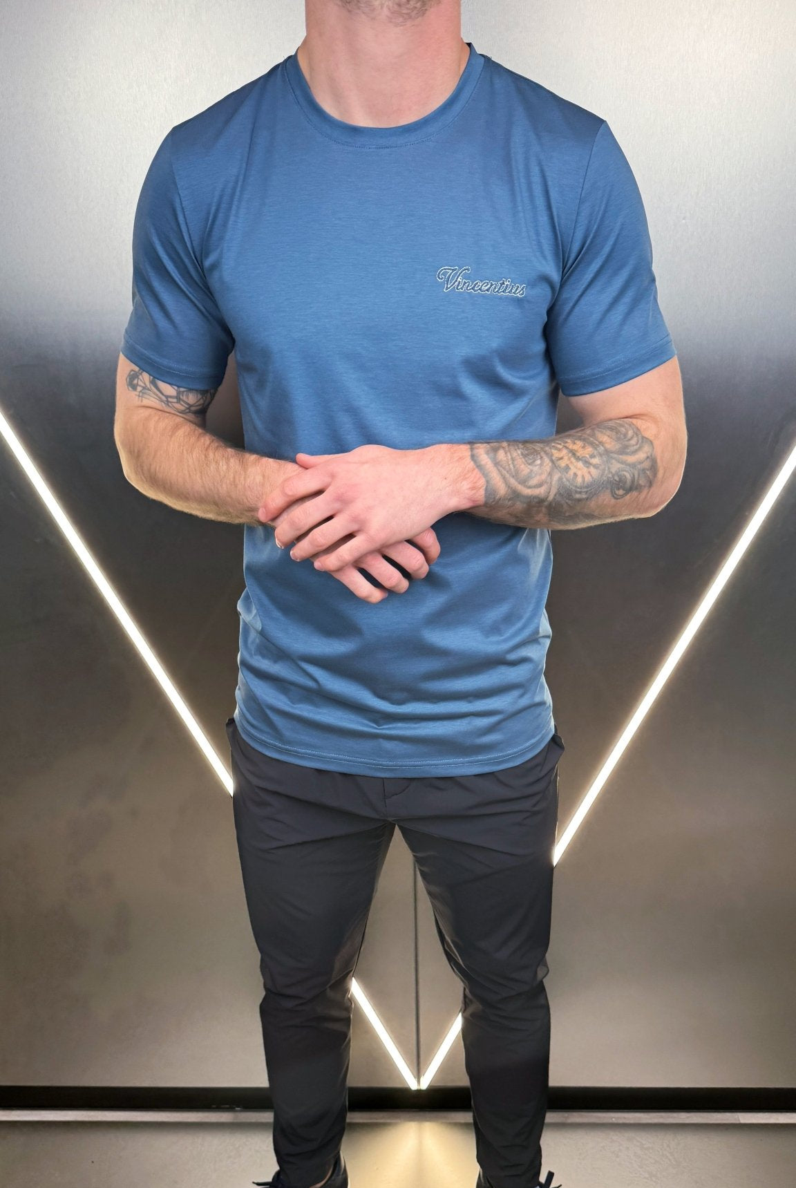 Vincentius Script Logo T-Shirt - Airforce - Vincentius