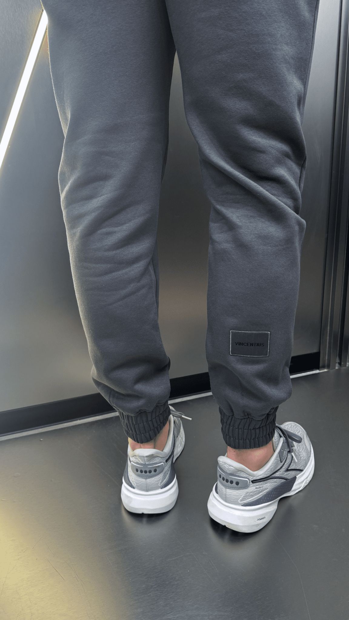 Tonal Badge Every Day Tracksuit - Charcoal - Vincentius