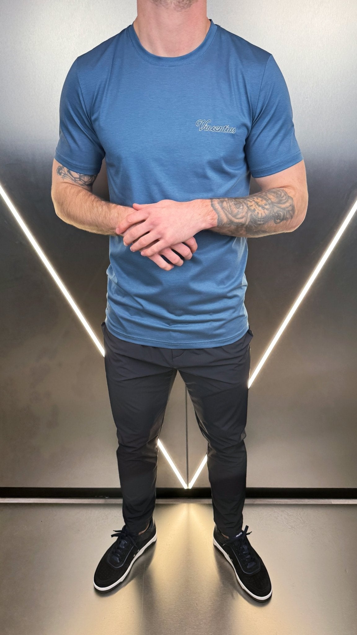 Vincentius Script Logo T-Shirt - Airforce - Vincentius