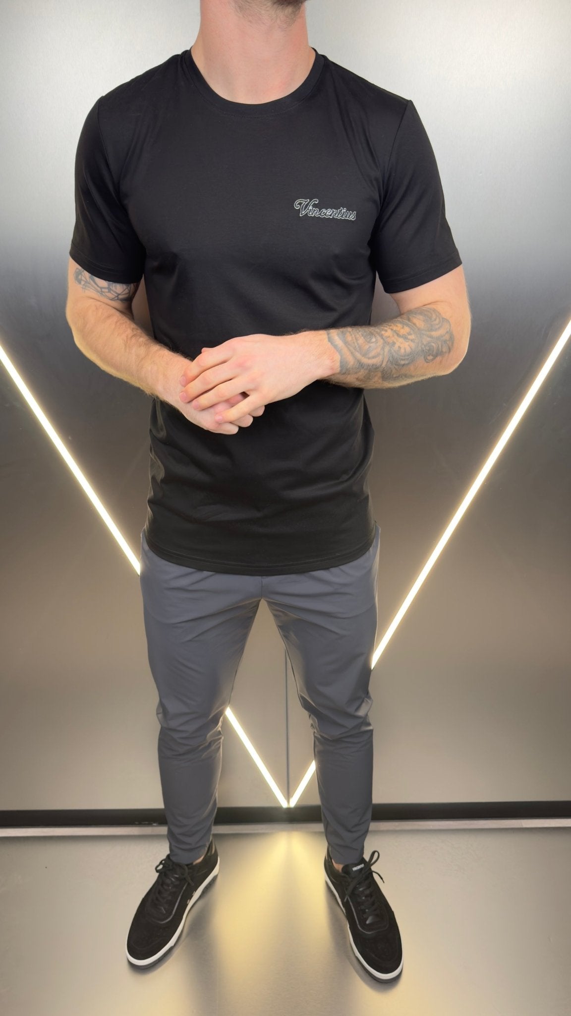 Vincentius Script Logo T-Shirt - Black - Vincentius